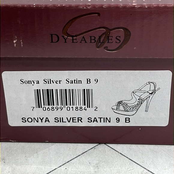 NWT Dyeables Womens Sonya Silver Satin Platform Crossover Strap Sandals 9B - Picture 10 of 11